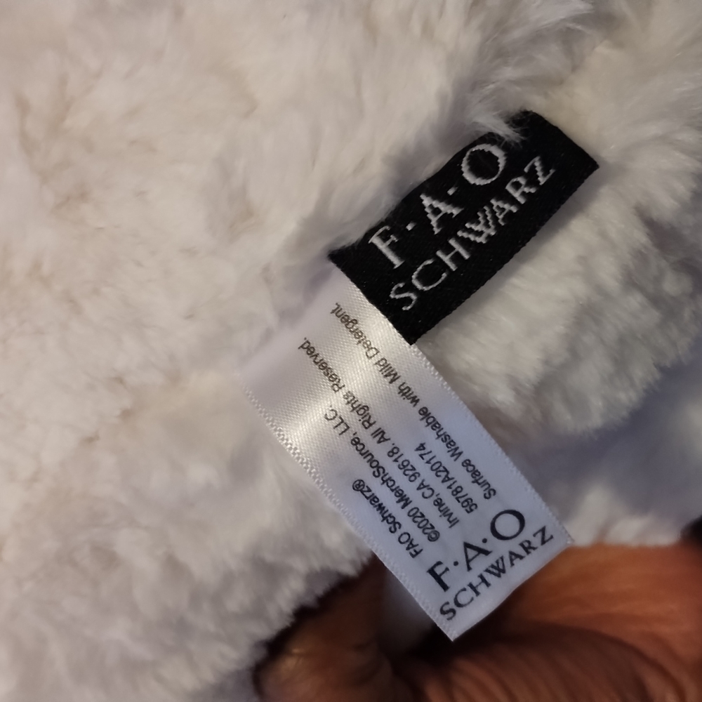 -Fao Schwarz white polar bear 14" Plush 2020 - Picture 14 of 17